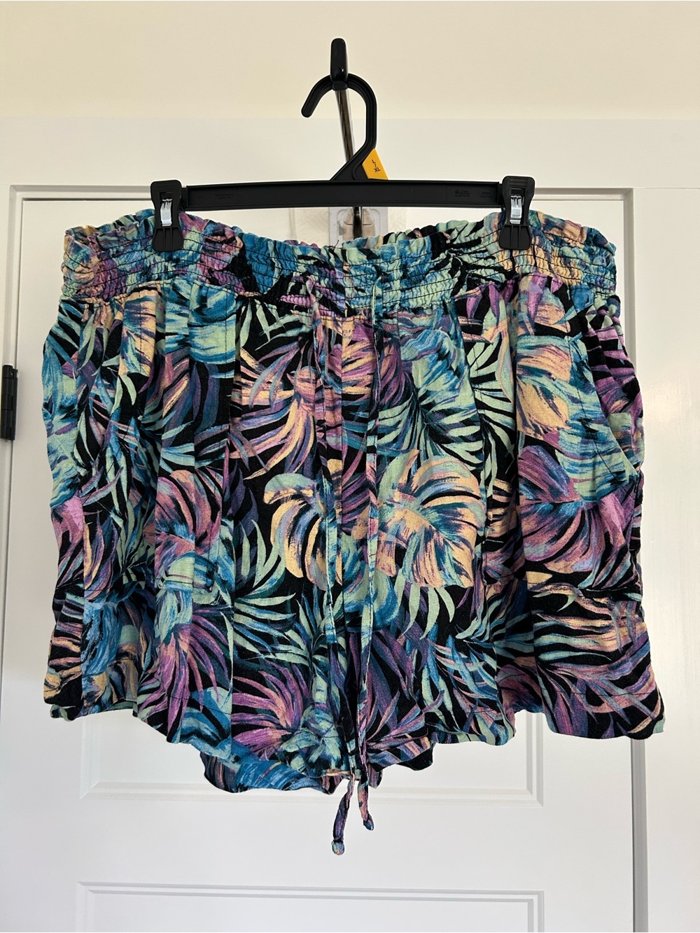 Time and Tru Tropical Leaf Print Drawstring Shorts - Black Multicolor